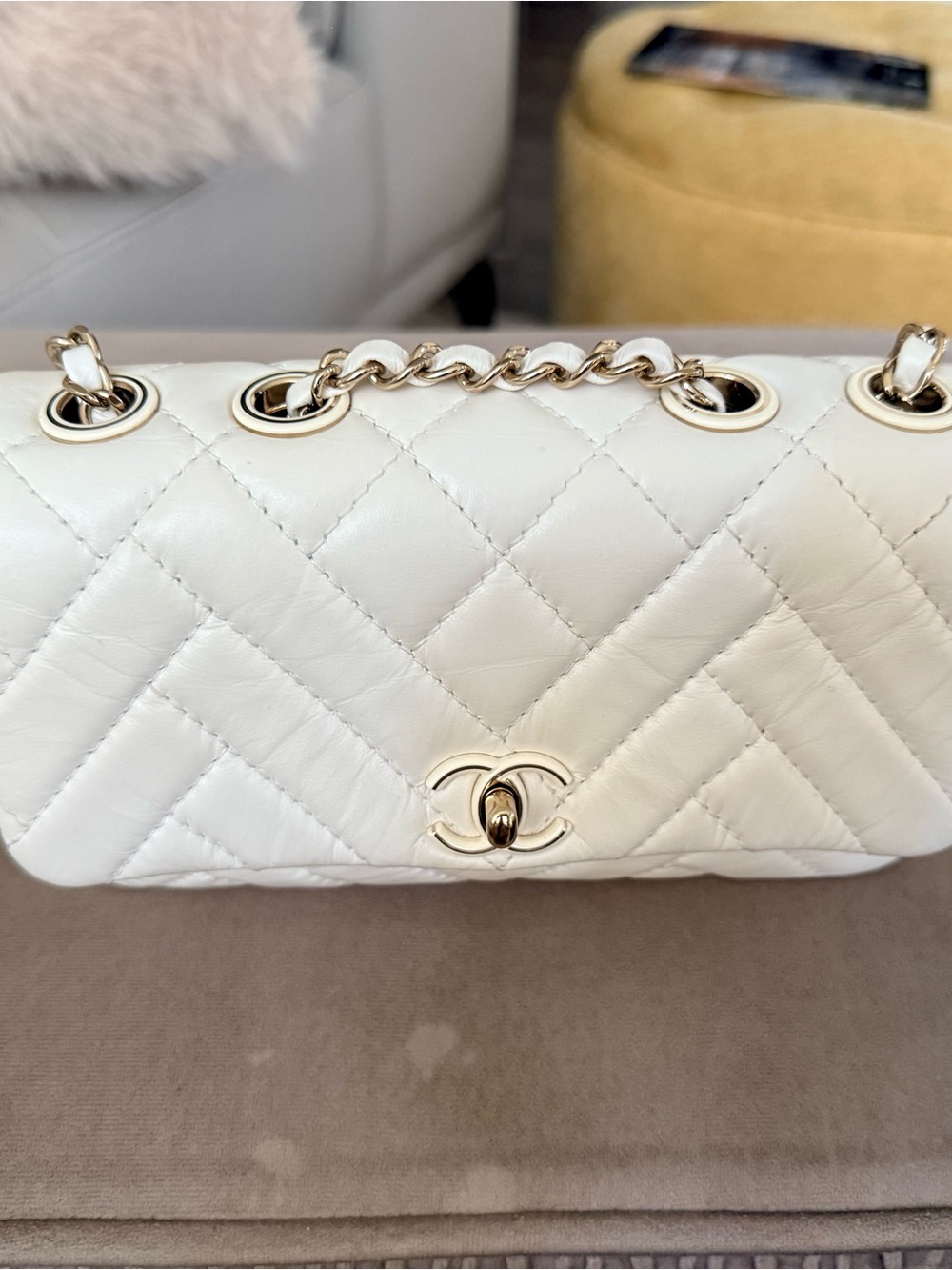 CHANEL Cream Quilted Chevron Leather Crossbody Bag with Gold Chain Small - Picture 8 of 10